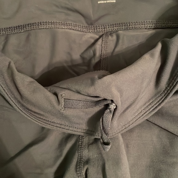 Women’s cropped athletic leggings size small - Picture 5 of 5